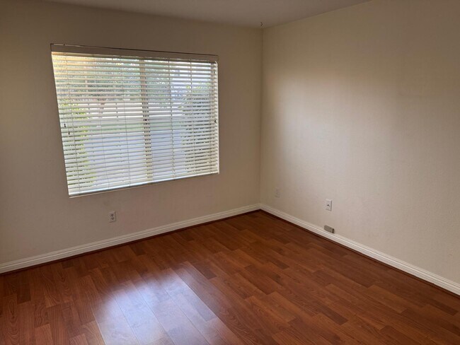Building Photo - 8800 Crescent Ridge Ln