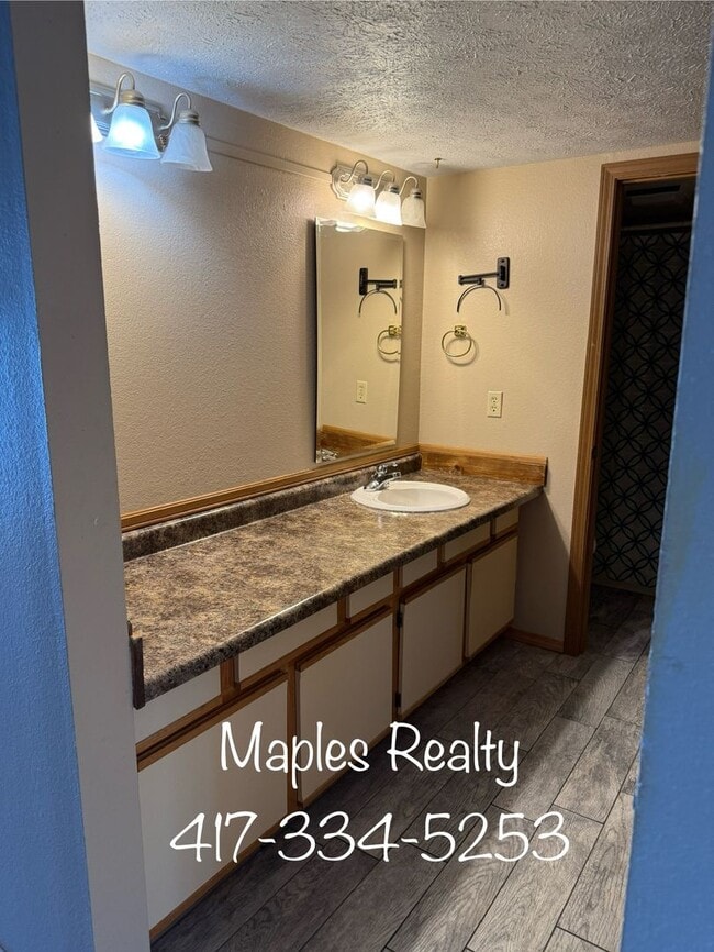 Building Photo - 2 BEDROOM/2 BATHROOM LOFT STYLE CONDO AT F...