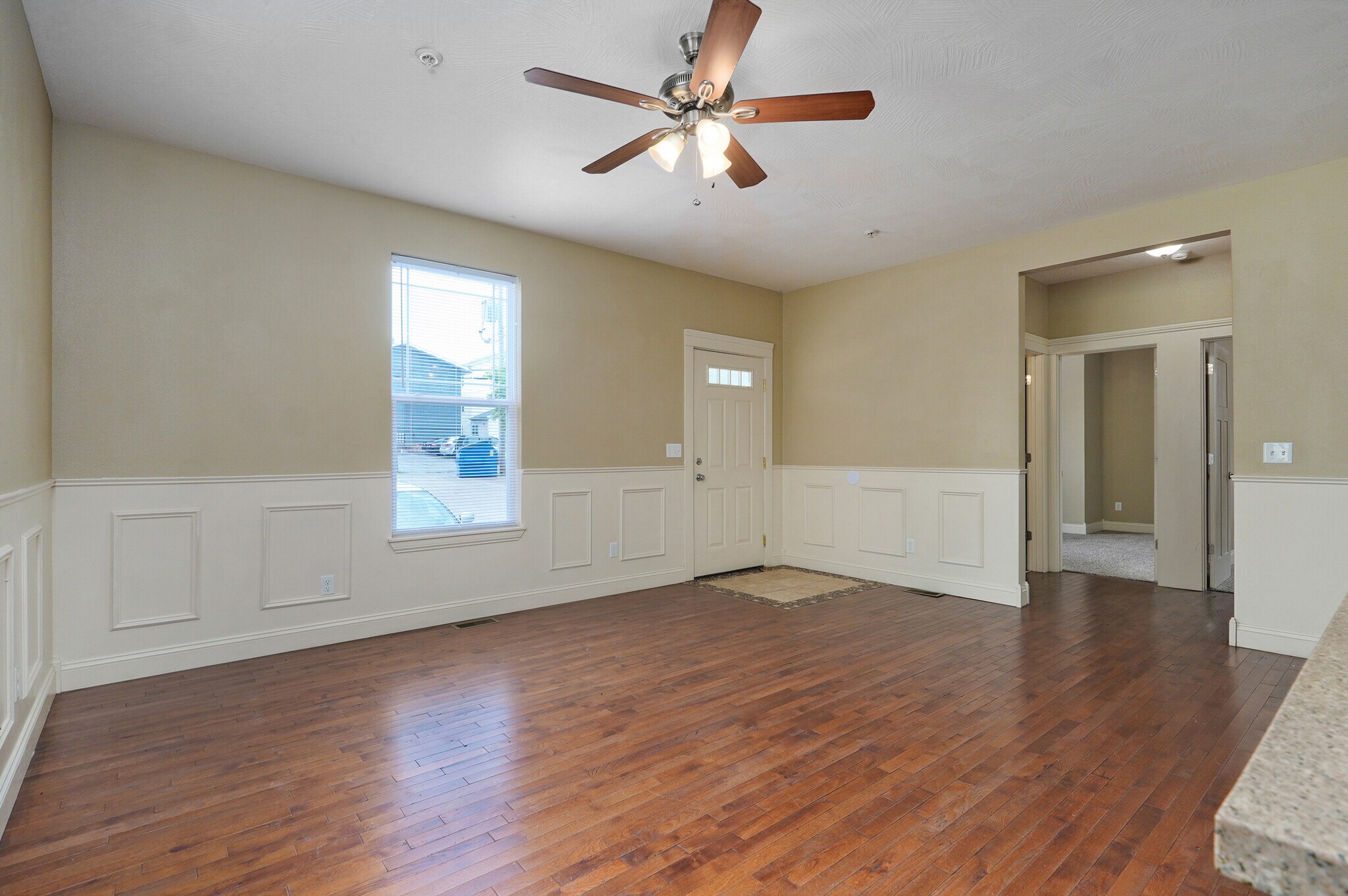 Building Photo - 1046 E Walnut St