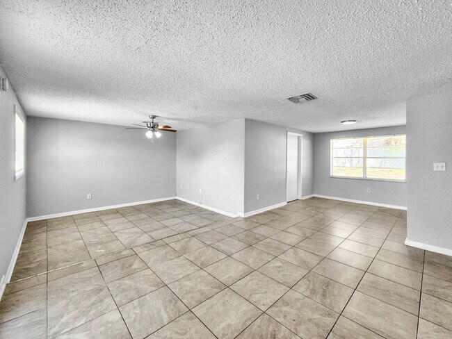 Building Photo - 4 Bedroom Home in Clearwater, FL