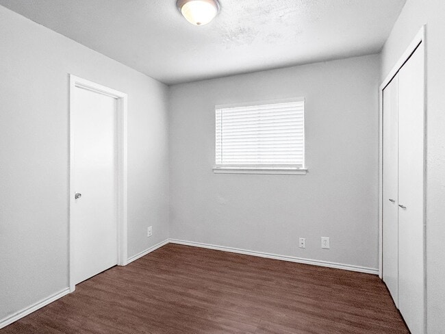 Building Photo - Convenient South SA Location—3BR with W/D Included