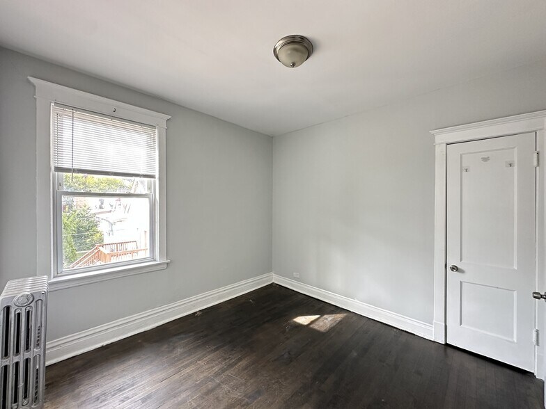 Building Photo - 2548 N Kildare Ave