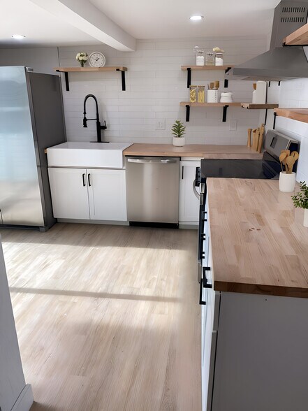 Building Photo - 3535 17th Ave S