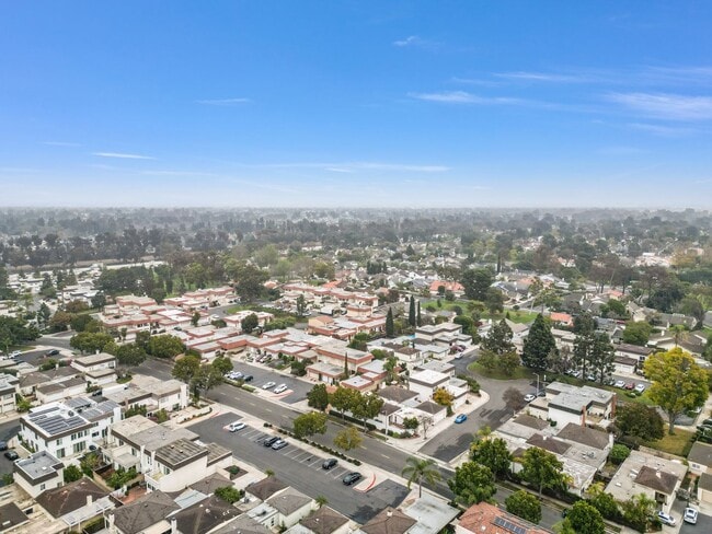 Building Photo - "Rare Single-Story Remodel: Modern 3BR End-Unit in University Park