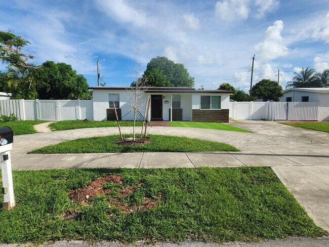 Primary Photo - 1754 NE 48th Ct