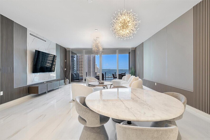 Building Photo - 300 Biscayne Boulevard Way