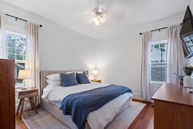 Building Photo - Welcome to this charming craftsman home ne...