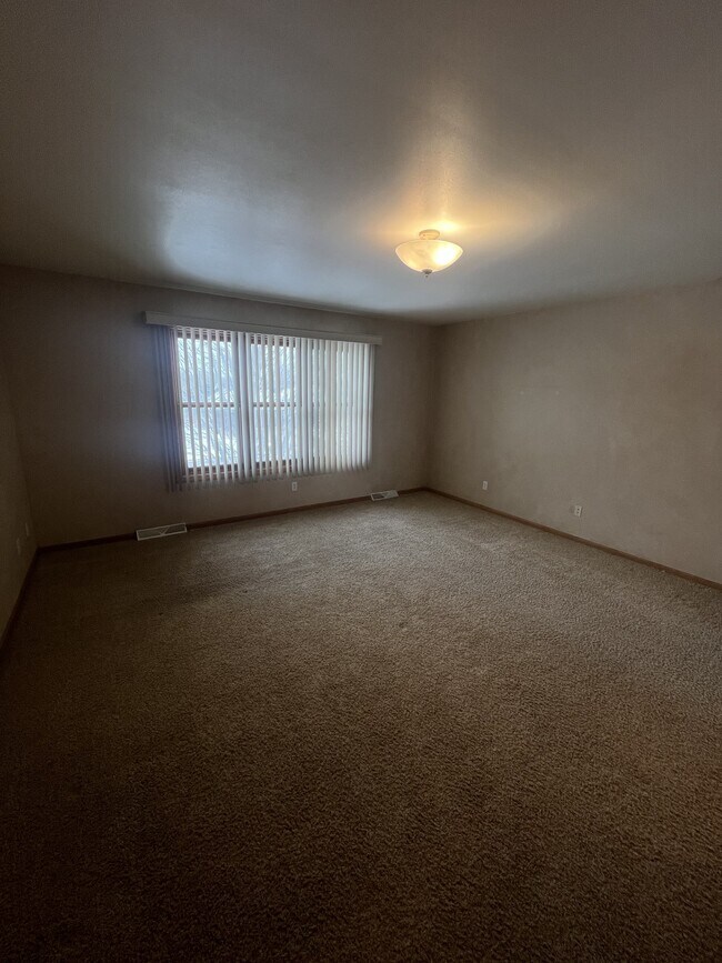 Building Photo - N6188 Shadybrook Ln