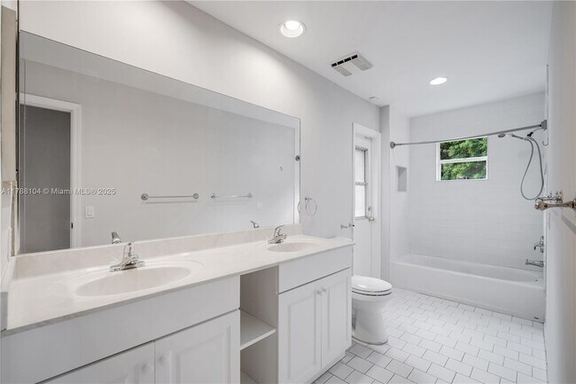 Building Photo - 9818 SW 111th Terrace