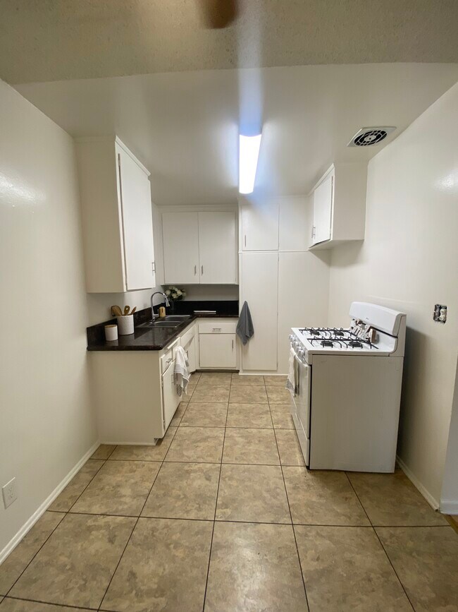 Building Photo - Grismer Cove