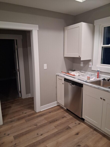 Kitchen - 1714 E Walnut St