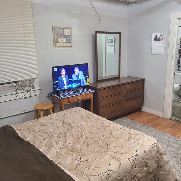 Building Photo - 2344 Prospect Ave E