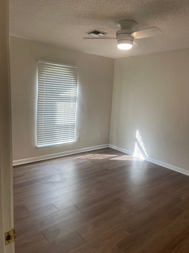 Building Photo - 604 Kees Cir