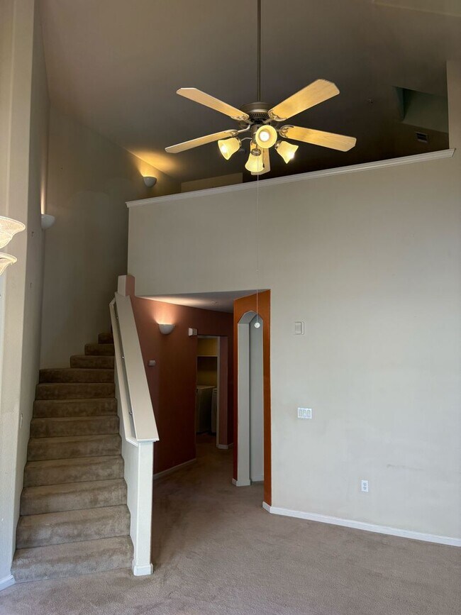 Building Photo - Modern Comfort in West Sacramento – 2 Bed,...