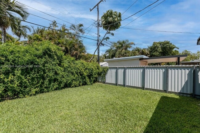 Building Photo - 3916 SW 58th Ave