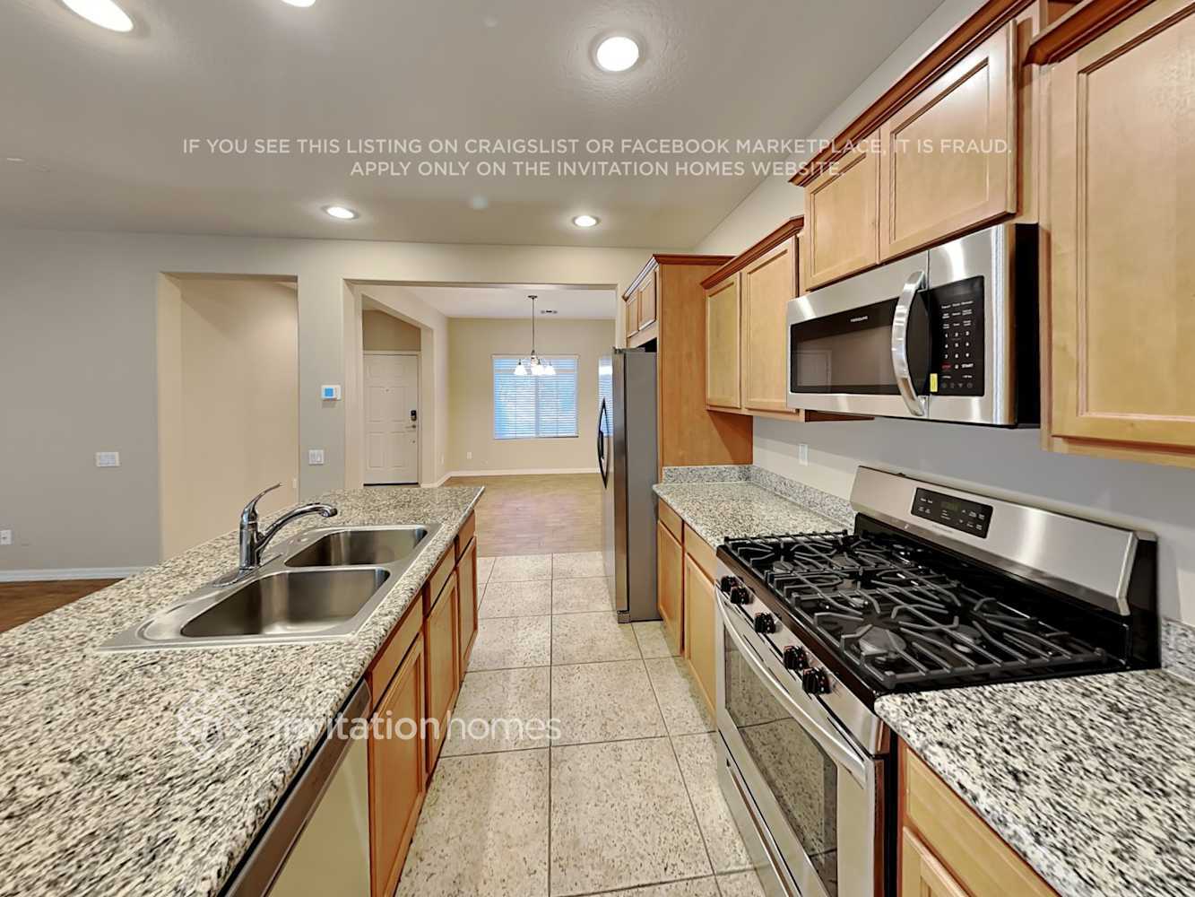 Building Photo - 11058 E Sentiero Ave