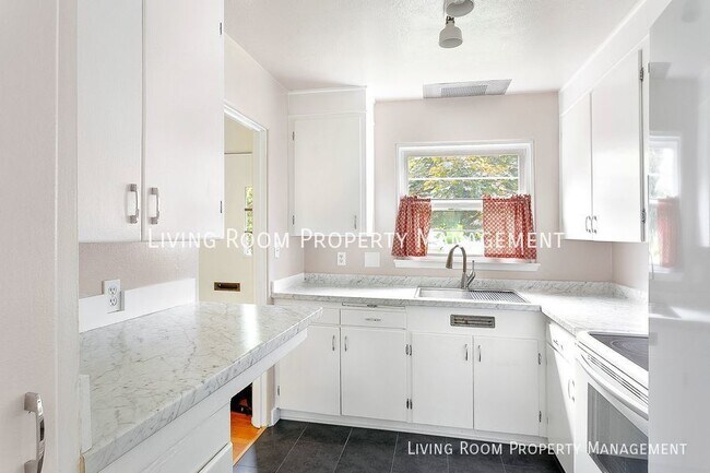 Building Photo - Charming 2 Bedroom Condo in Binford Condom...