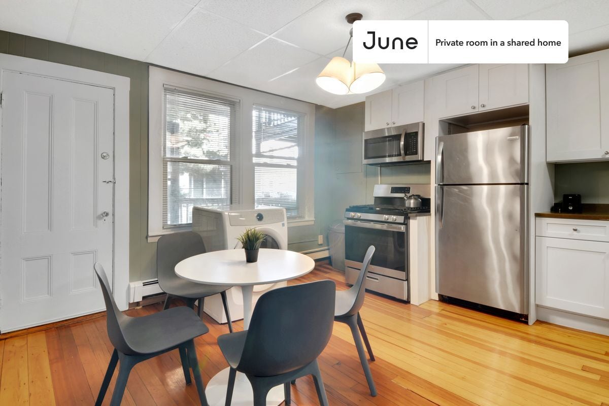 Building Photo - Room in Shared 4 bed/1 bath home in Polish Triangle