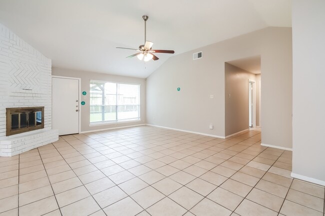 Building Photo - 10930 Rosewood Ct