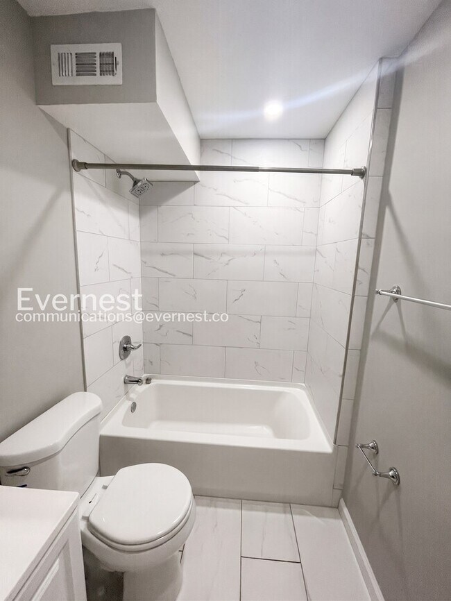 Building Photo - **Move in special**Charming 3-Bedroom Home with Modern Amenities and Prime Location / Available N...