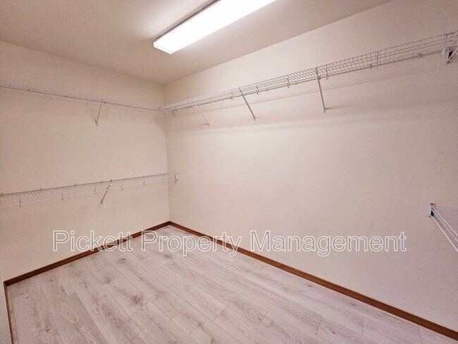 Building Photo - 5998 McCormick Woods Dr SW