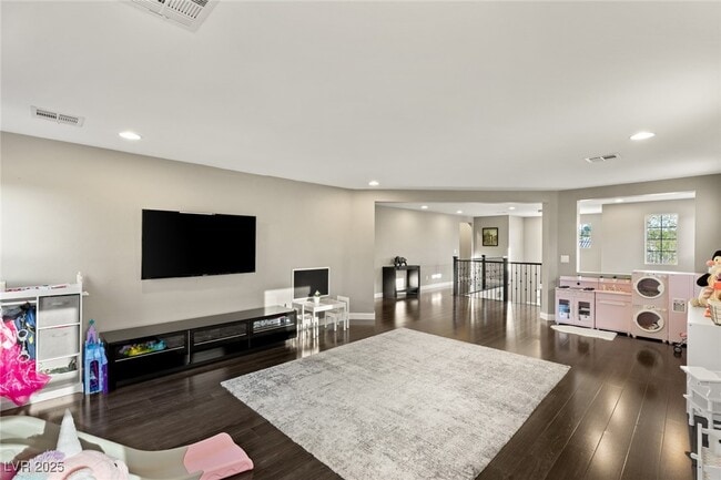 Building Photo - 338 Azar Swan Ave