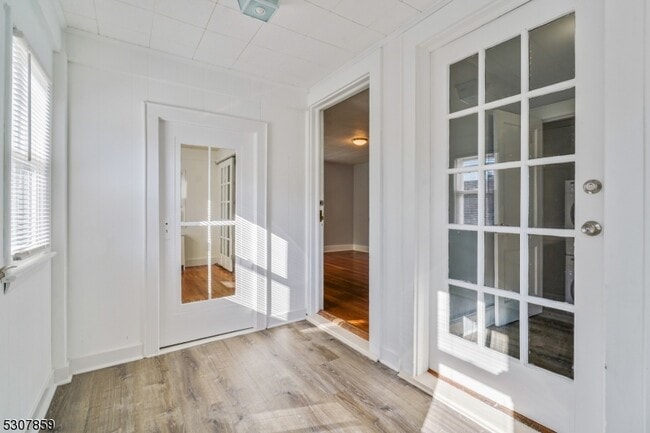 Building Photo - 23 Meeker Pl