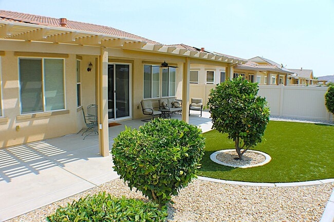 Building Photo - Welcome to Resort-Style Living at Four Sea...