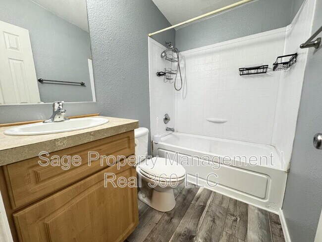 Building Photo - 4879 N Monterey Dr