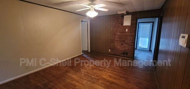 Building Photo - 10608 Chemstrand Rd