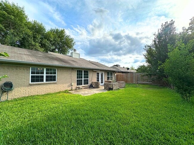 Building Photo - 17802 Autumn Trails Ln