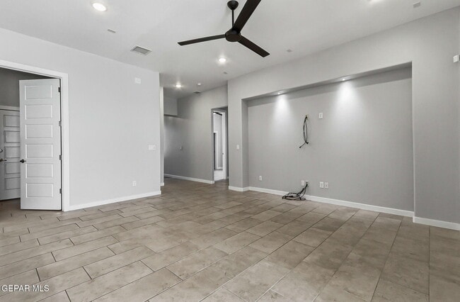 Building Photo - 329 Hector Porras Dr