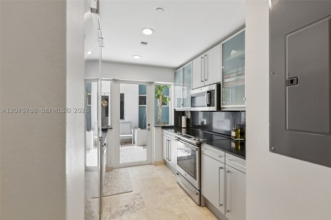 Building Photo - 204 13th St