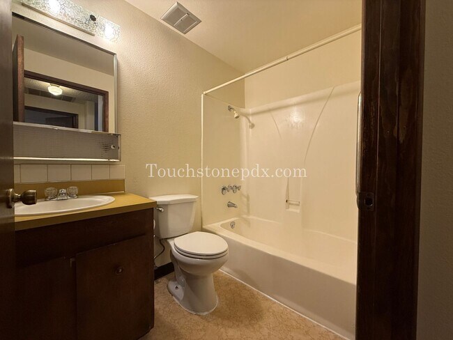 Building Photo - Updated 2BD/1BA Duplex w/ Mini-Split HVAC + Off-Street Parking