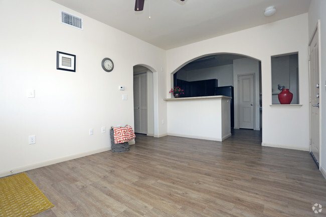 Interior Photo - Paseo Pointe