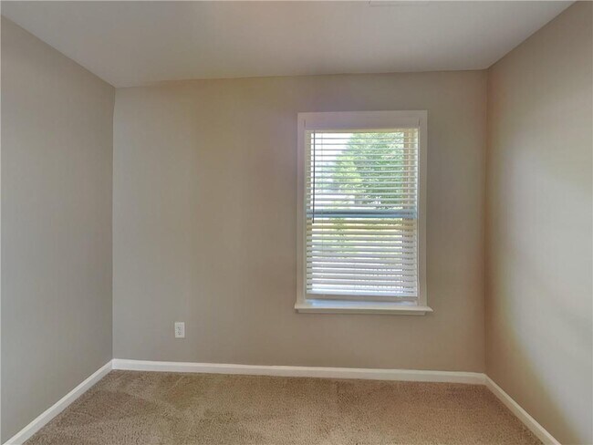 Building Photo - 511 Slyfox Ln