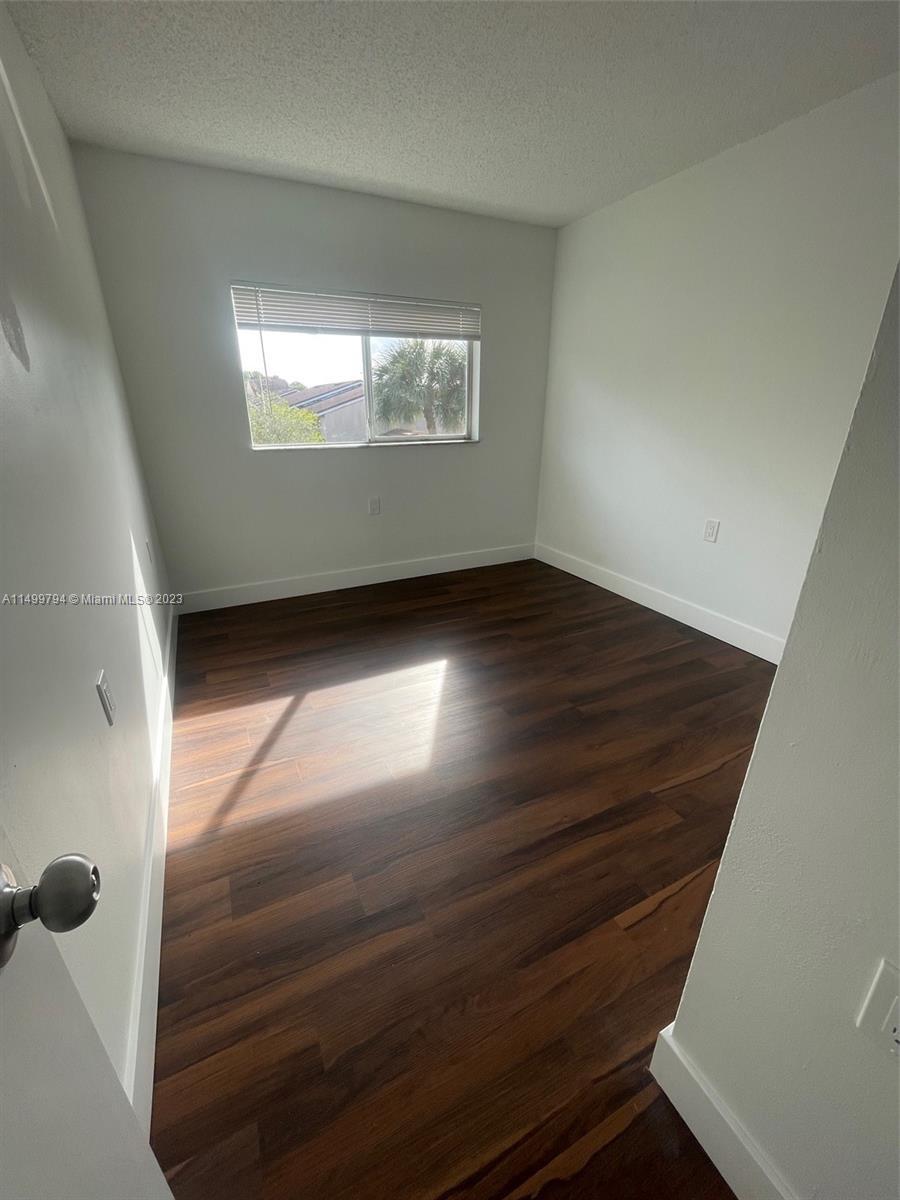 Building Photo - 1251 N Benoist Farms Rd