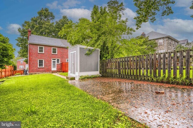 Building Photo - 521 Academy Rd
