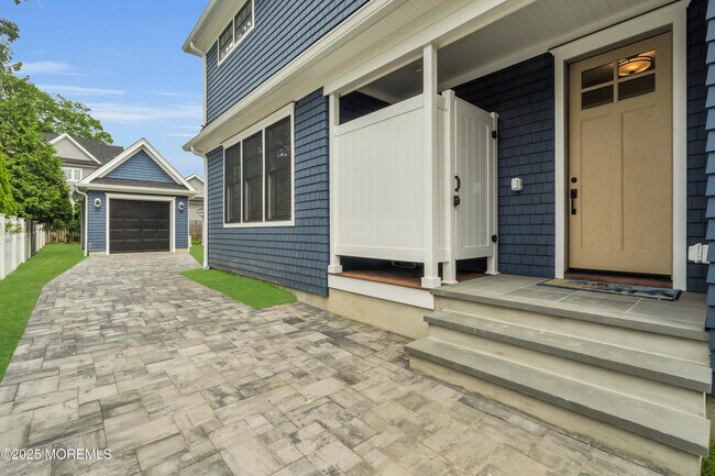 Building Photo - 2118 Edgewood Pl