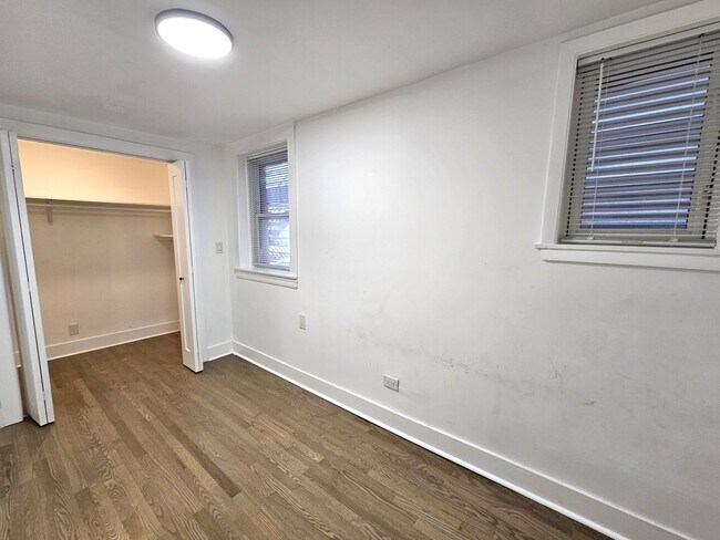 Building Photo - 2541 N Southport Ave