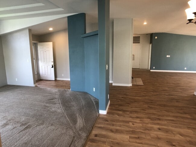 Building Photo - Beautiful and Convenient Turner Location!