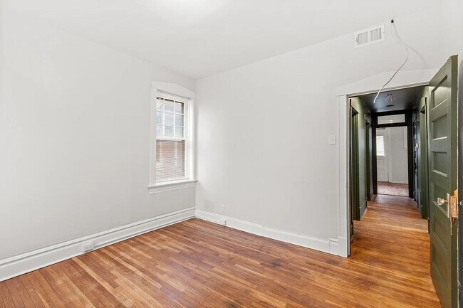 Building Photo - 3176 Gustine Ave