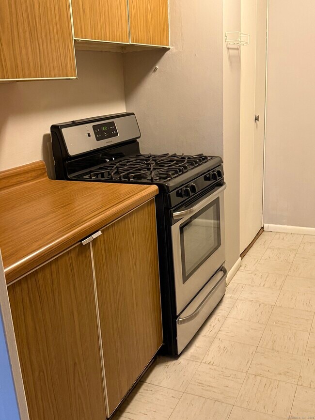 Building Photo - 31 Woodland St