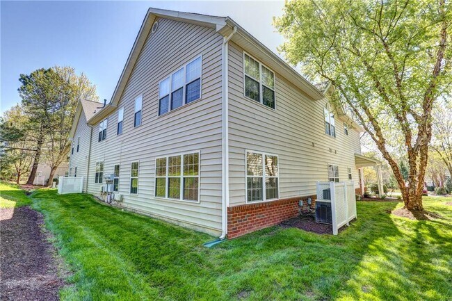 Building Photo - 4620 Twin Hickory Lake Dr