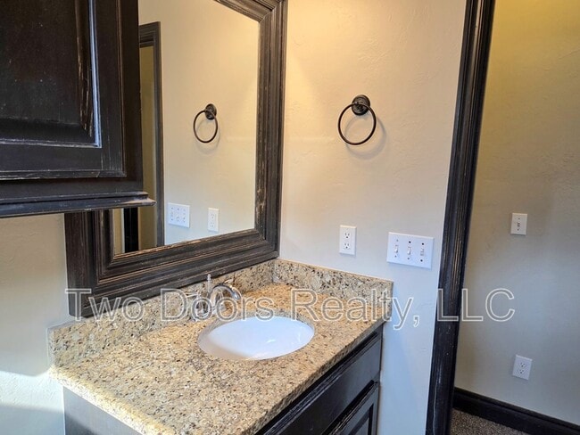 Building Photo - 19217 Grassmere Way