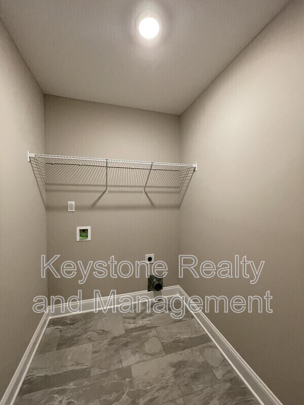 Building Photo - 812 Lillian Grace Dr