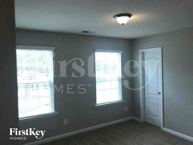 Building Photo - 112 Eden Ave