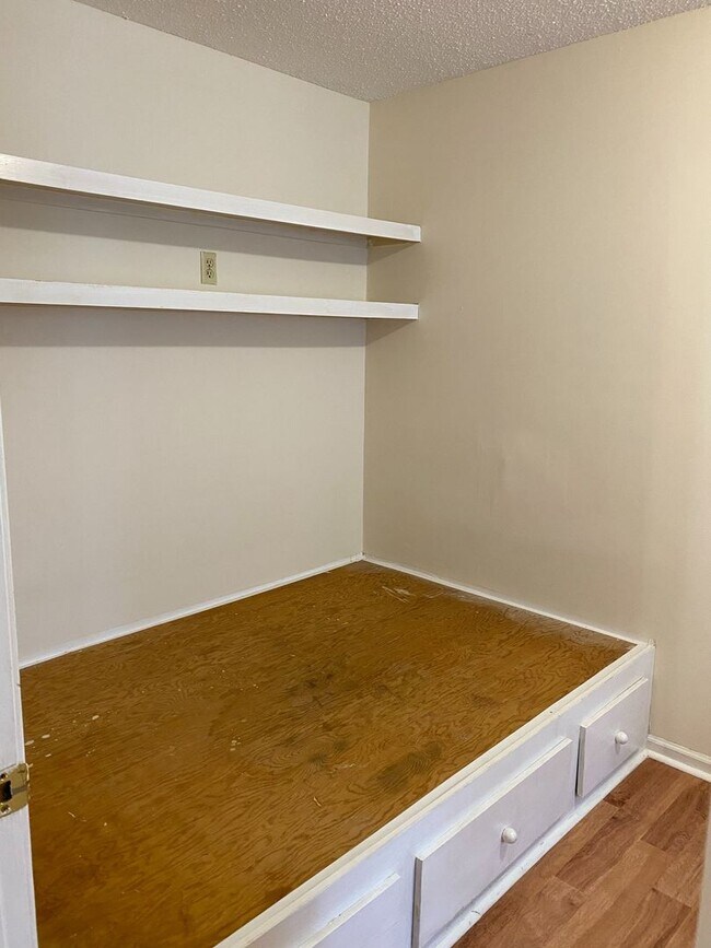 Building Photo - Barnwell Colony