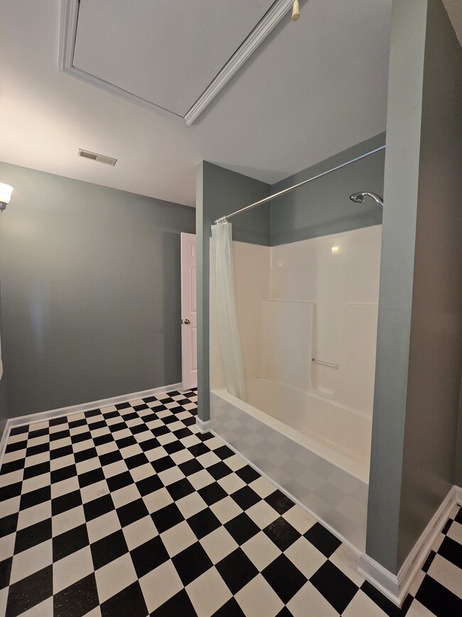 Building Photo - 232 Pebble Glen Dr