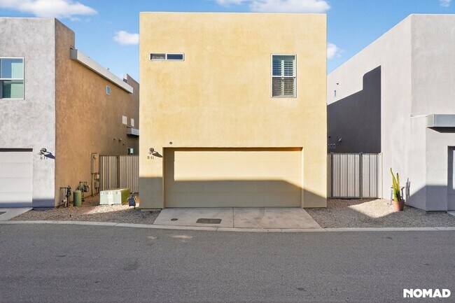 Building Photo - 841 E Park Modern Dr